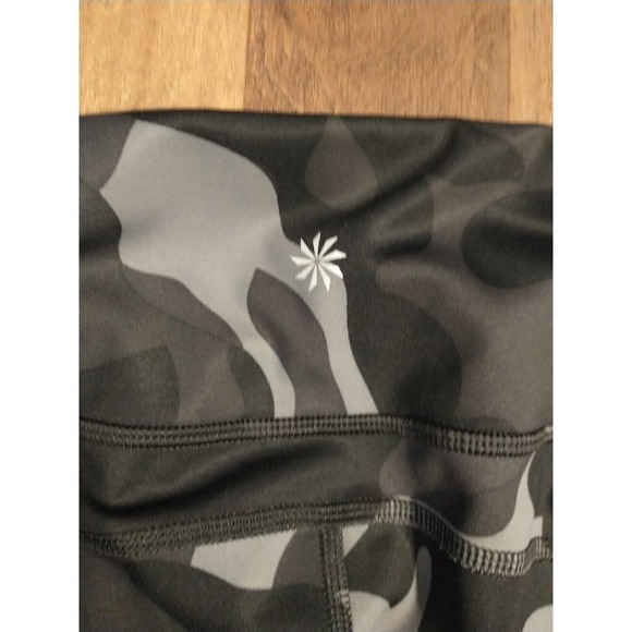 ATHLETA EUC Camo Contender 7/8 Leggings Black Gray Sz SMALL 283284-00 Zip Pocket - Picture 5 of 6